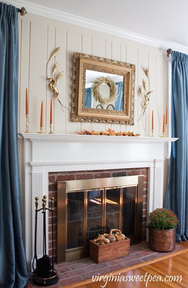 Traditional Fall Mantel with Vintage Charm - Get ideas for decorating your mantel for fall. #fall #falldecor #fallmantel #vintagedecor