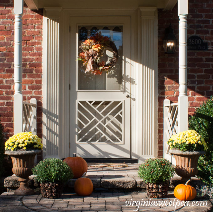 Front Porch Decorated for Fall #fall #fallporch #fallporchdecor #falloutdoors