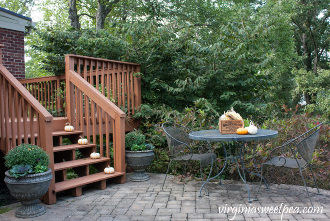 Fall Decorating Outdoors - Fall Porch Decor #fall #falldecor #falloutdoors #fallporch