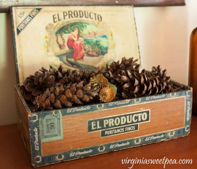 El Producto Cigar Box used in a Fall Vignette