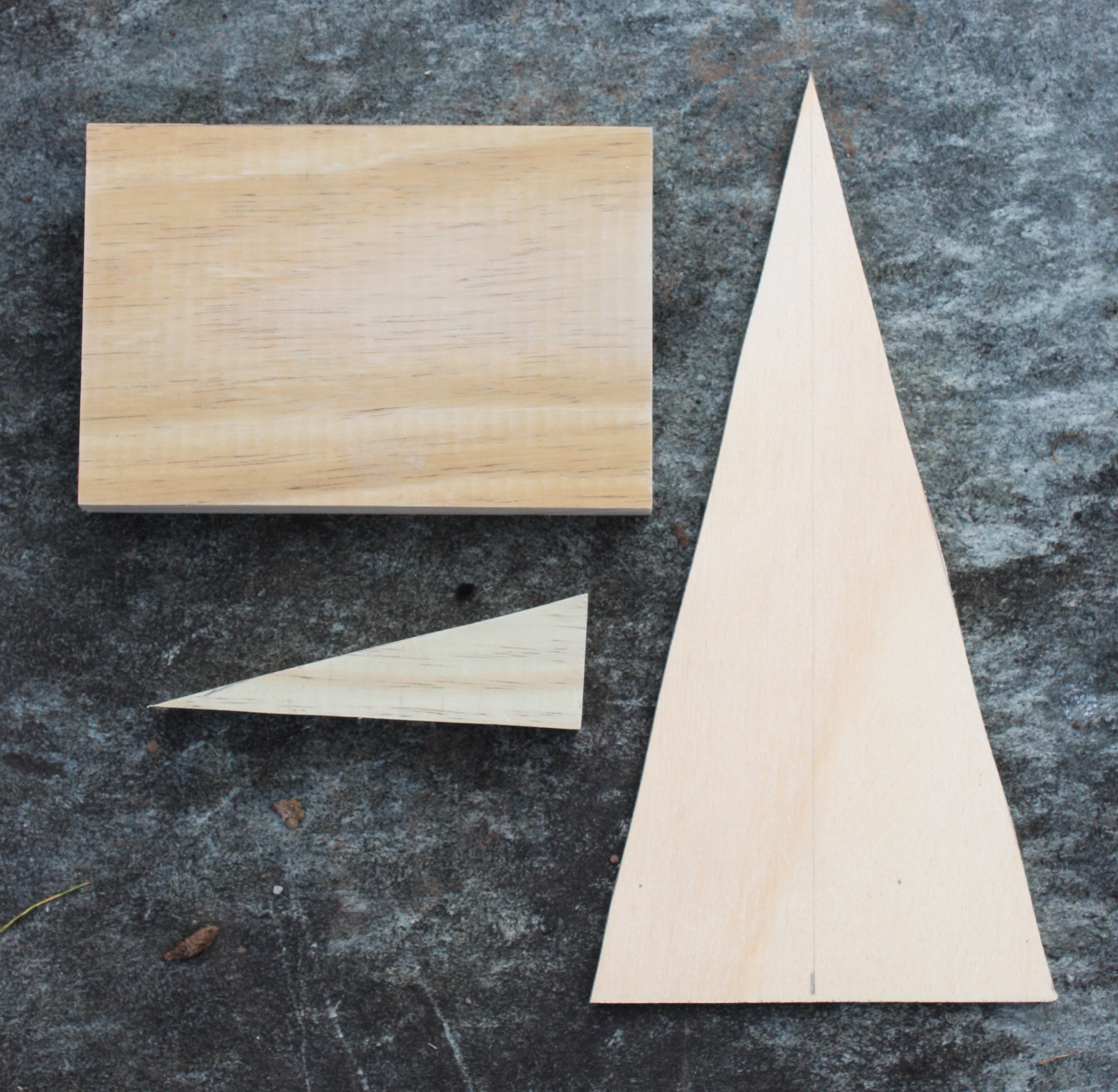 How to Make a Patchwork Wood Christmas Tree - Follow the step-by-step tutorial to make your own.