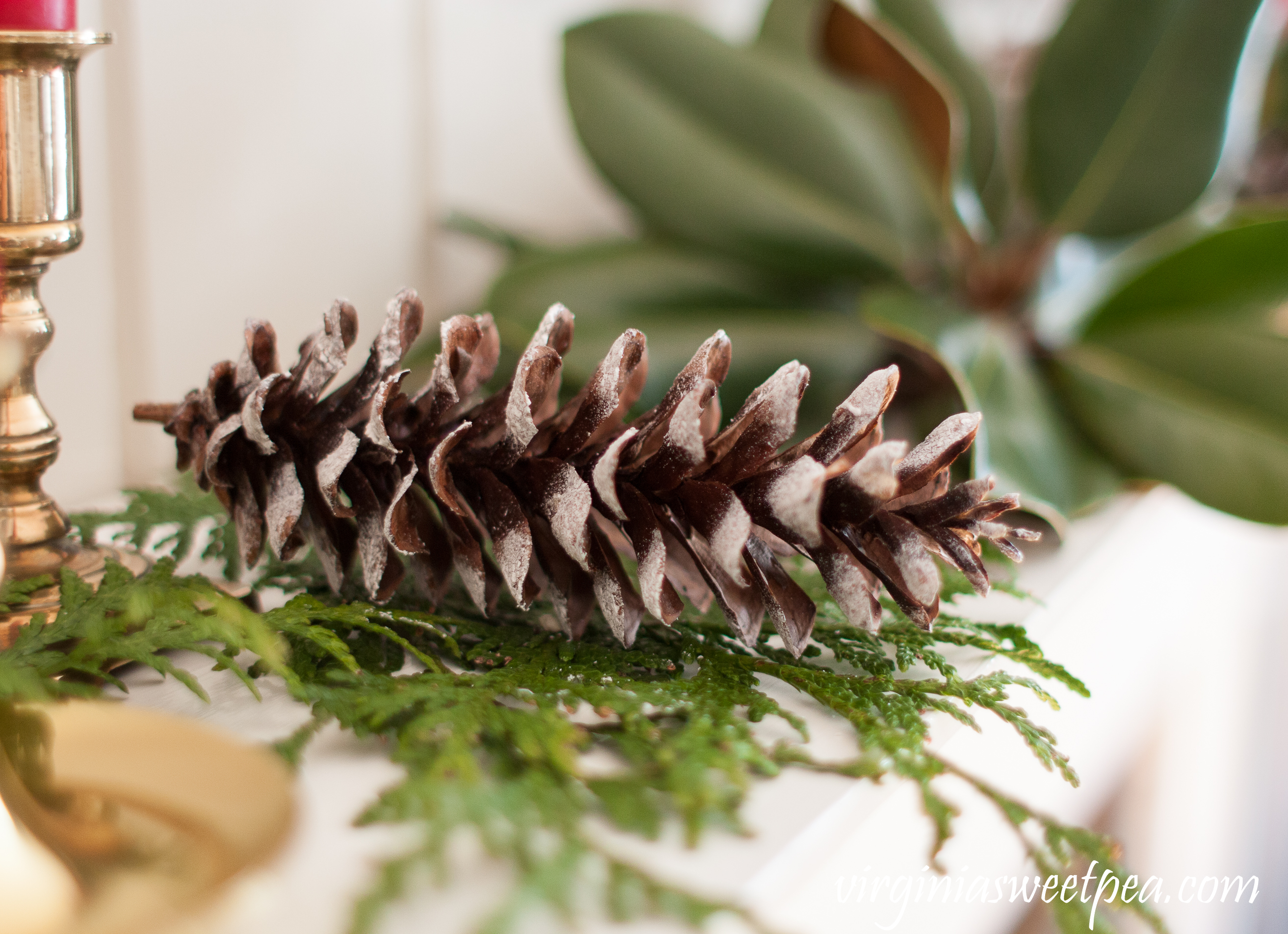 Traditional Southern Christmas Mantel - A mantel decorated for Christmas in traditional southern style. #christmas #christmashomedecor #christmasmantel #christmasideas #favoritechristmasideas