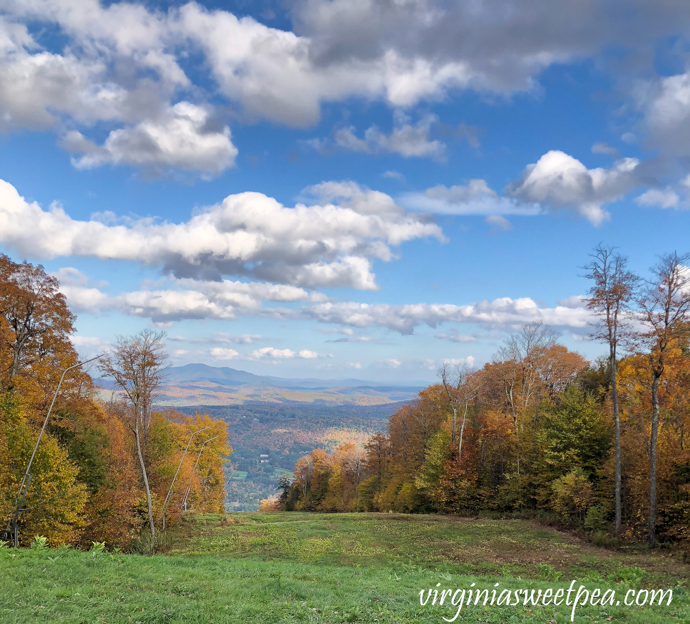 Leaf peeping in Vermont - View from the top of Okemo Mountain #vermont #fallinvermont #okemo #ludlow