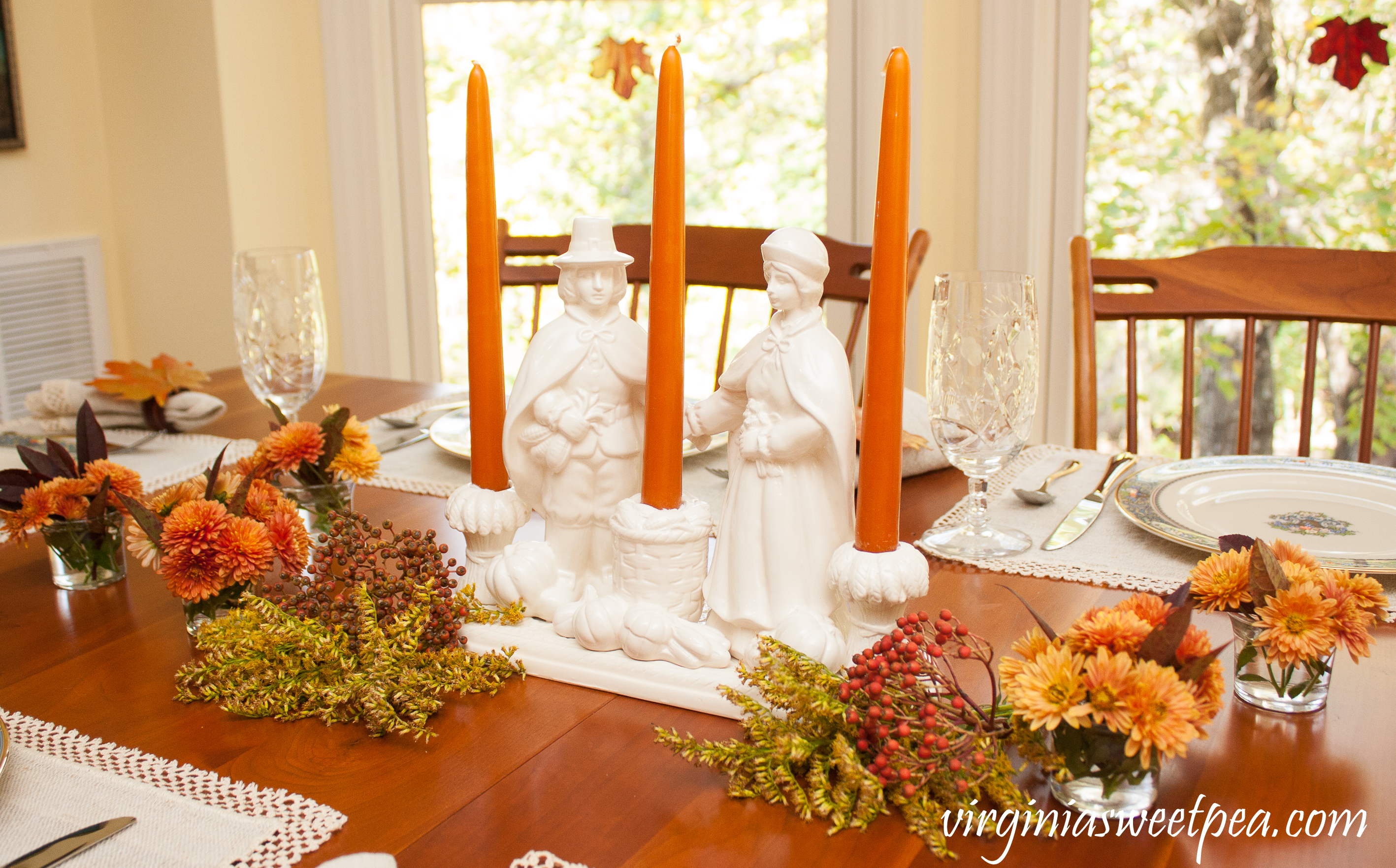 We Gather Together Thanksgiving Table - Get ideas for setting your table for Thanksgiving from 20+ bloggers. #thanksgivingcenterpiece #thanksgiving #vintagepilgrims