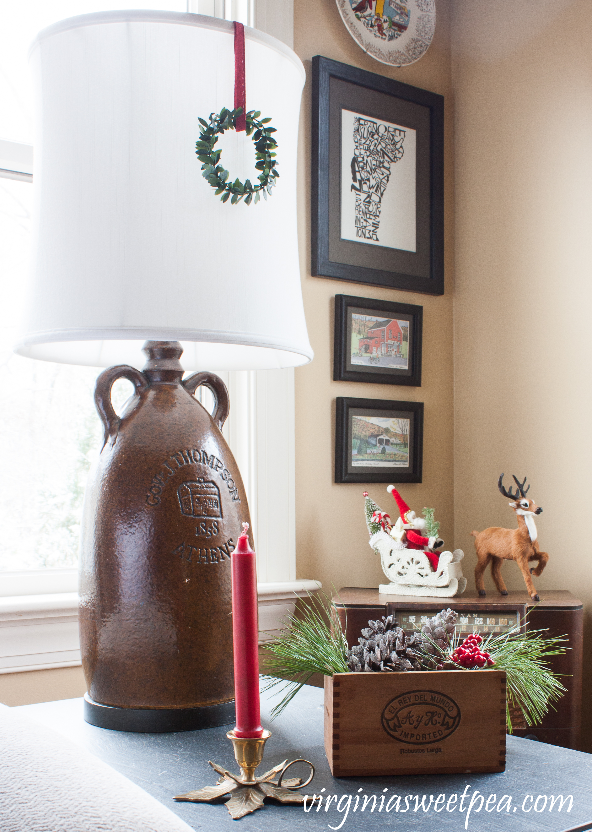 Christmas in the Family Room - A family room decorated for Christmas. #christmas #christmasdecor #christmasdecorating 