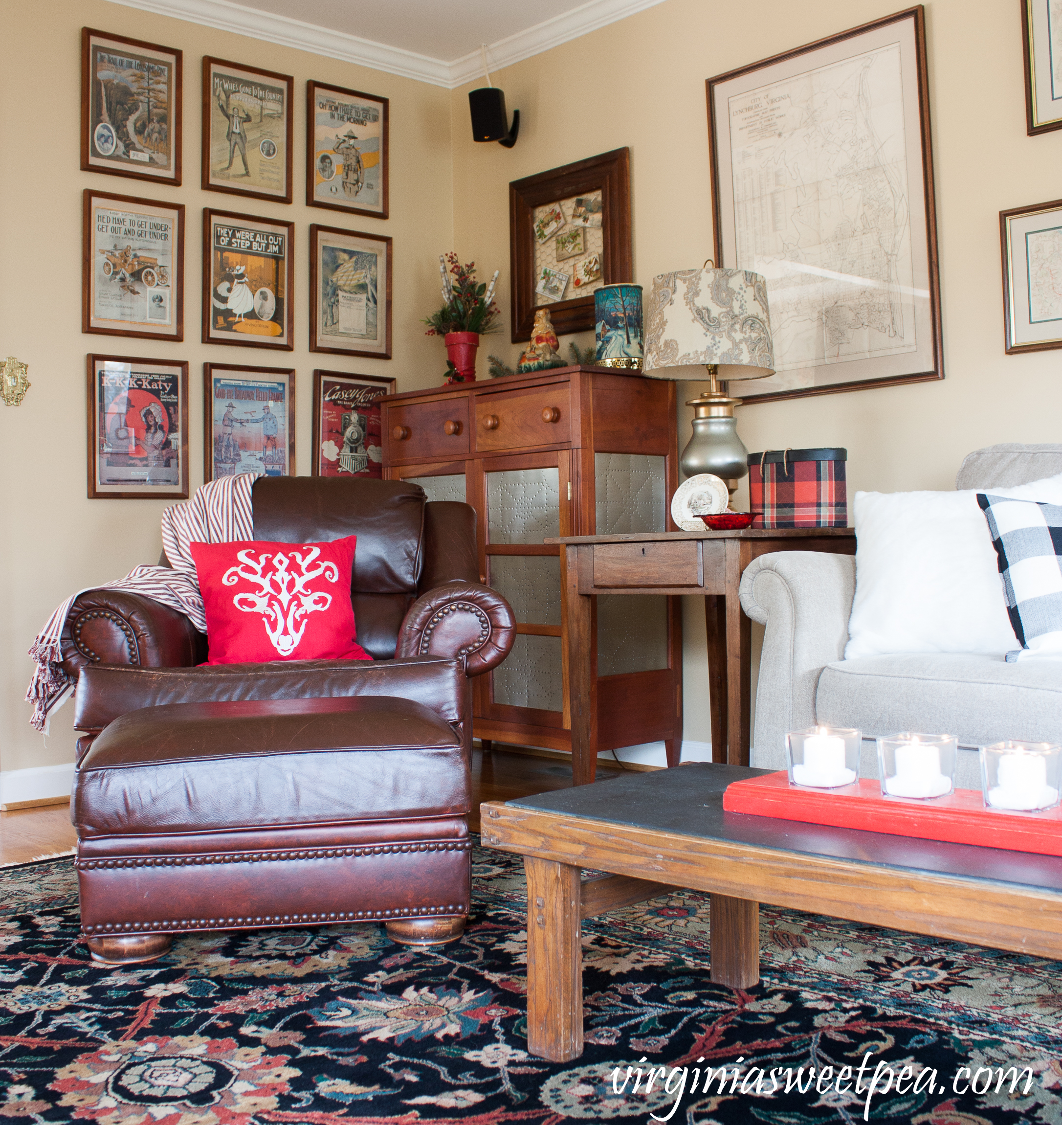 Christmas in the Family Room - A family room decorated for Christmas. #christmas #christmasdecor #christmasdecorating 