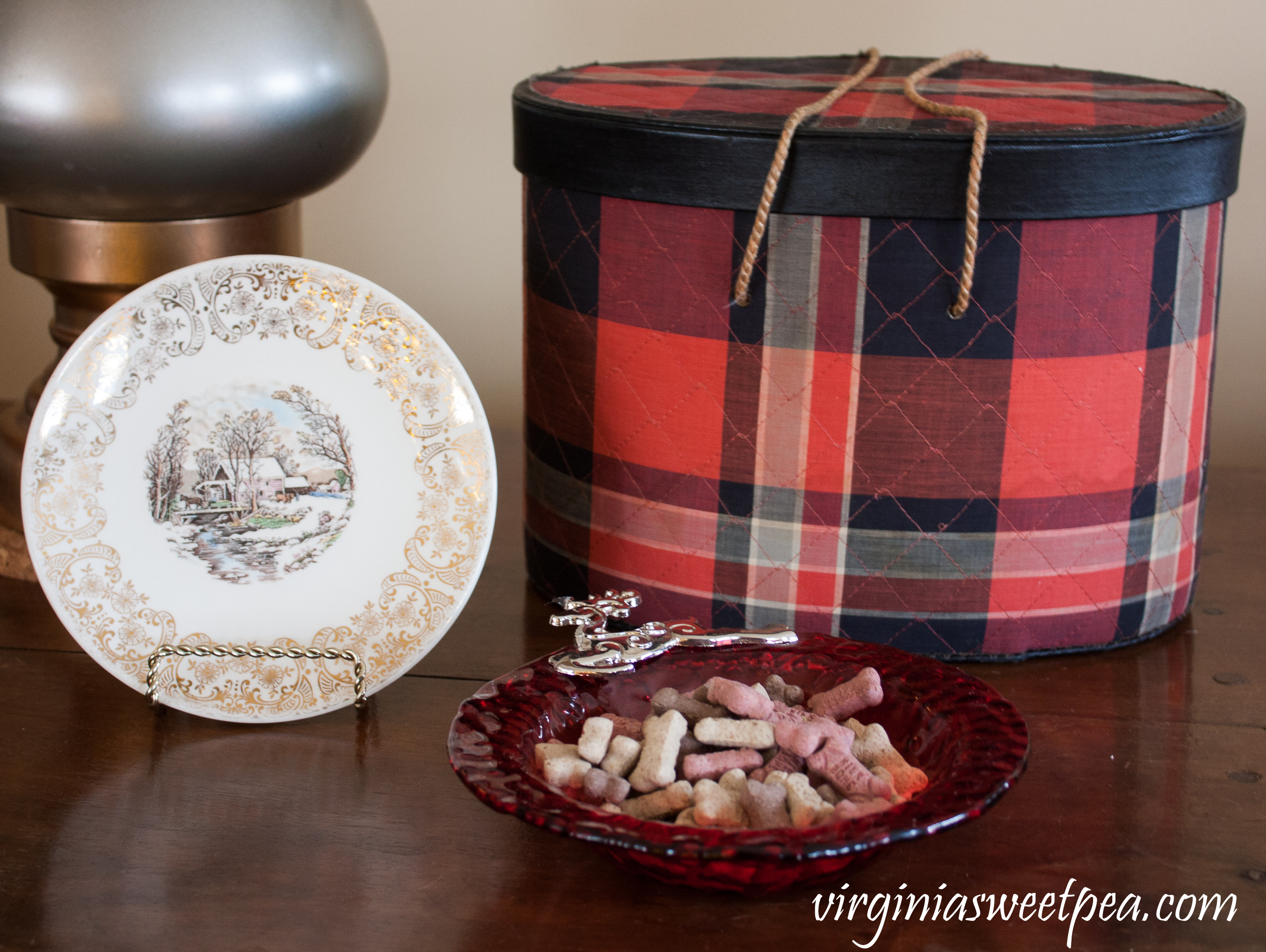 Vintage Christmas Vignette