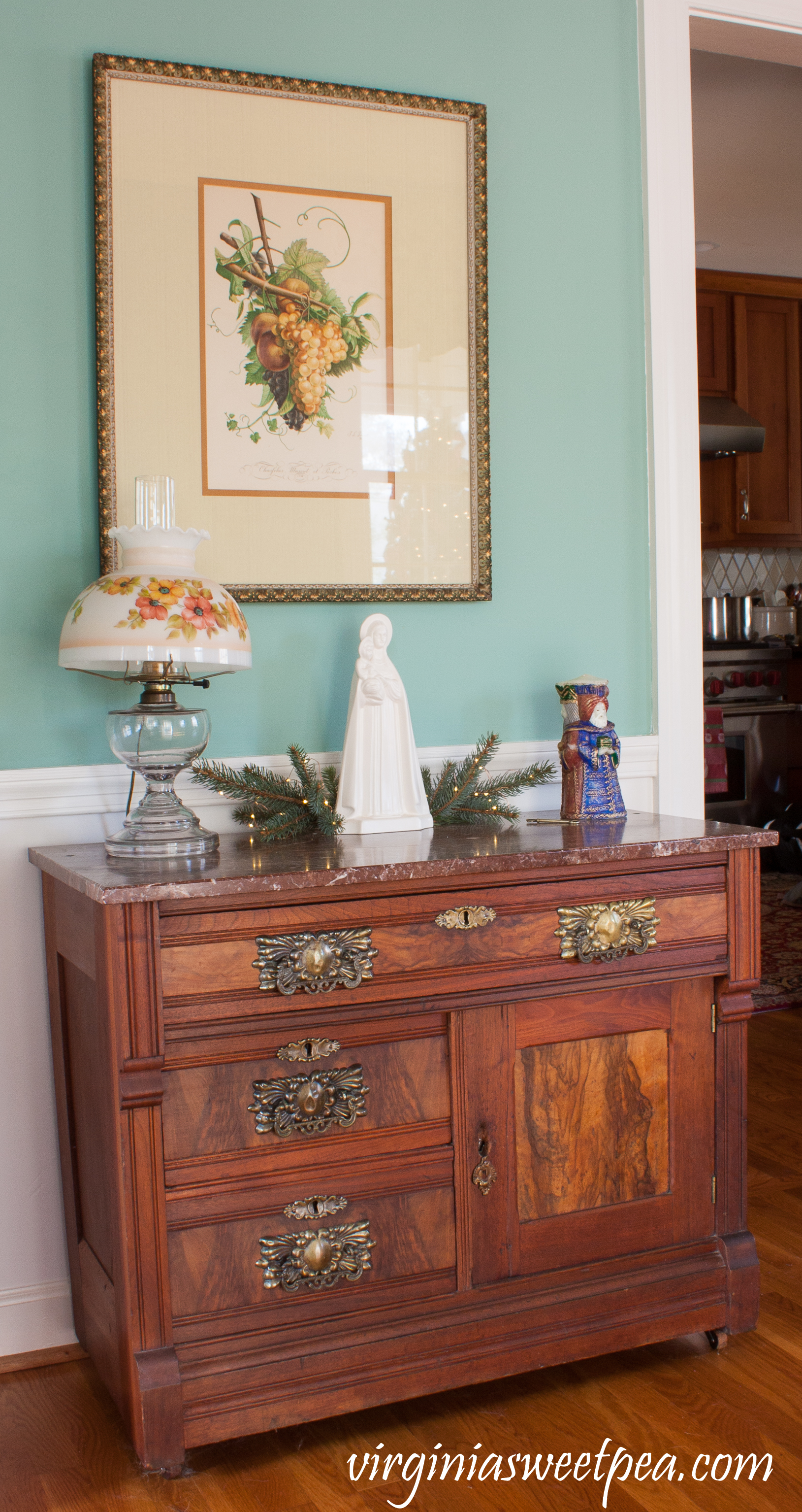 Christmas decor in the formal dining room #christmas #christmasdecor #christmasdecorations