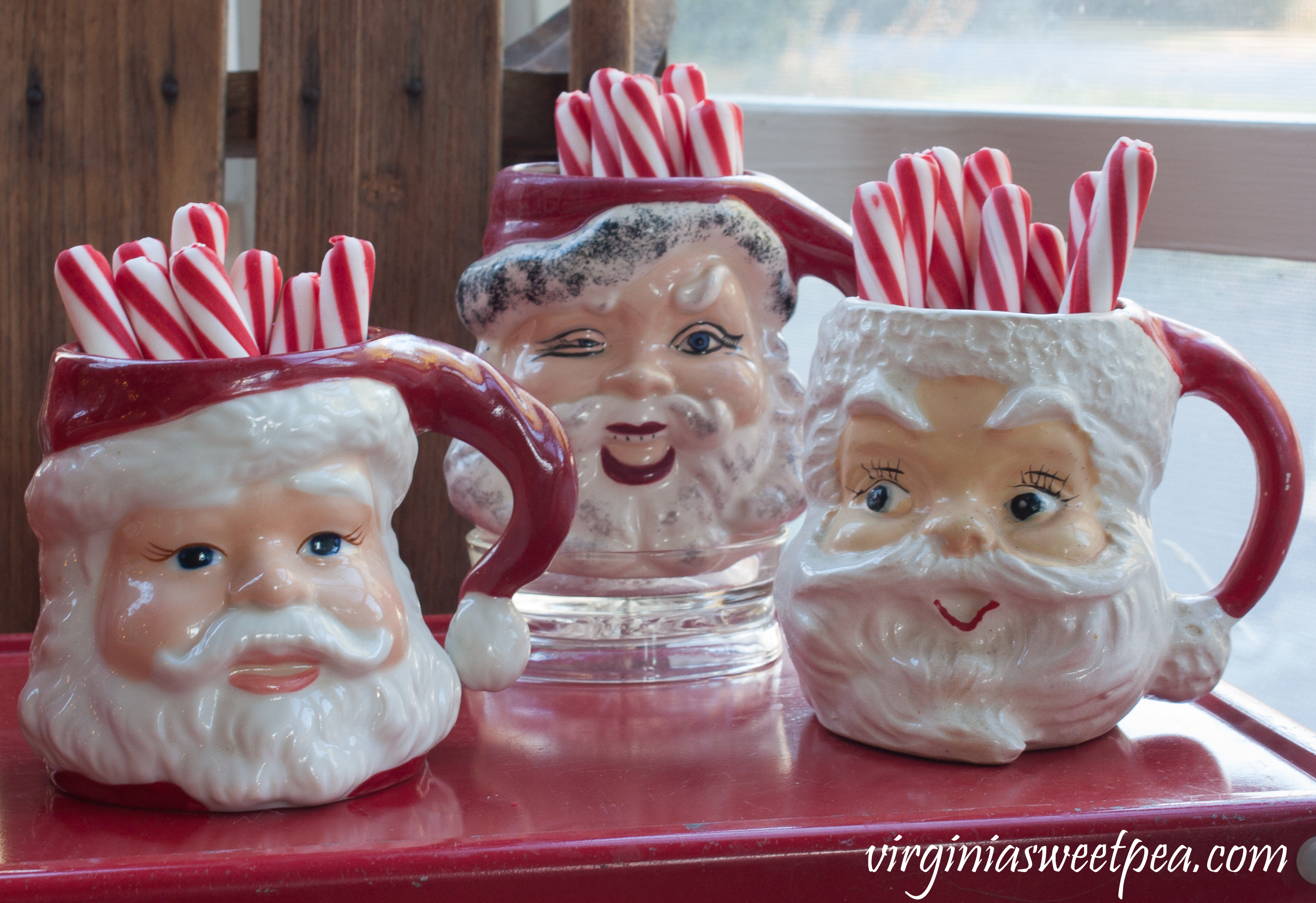 Christmas Porch Vignette - Vintage Santa mugs. #christmas #christmasdecorations #christmasporch #vintage #vintagechristmas