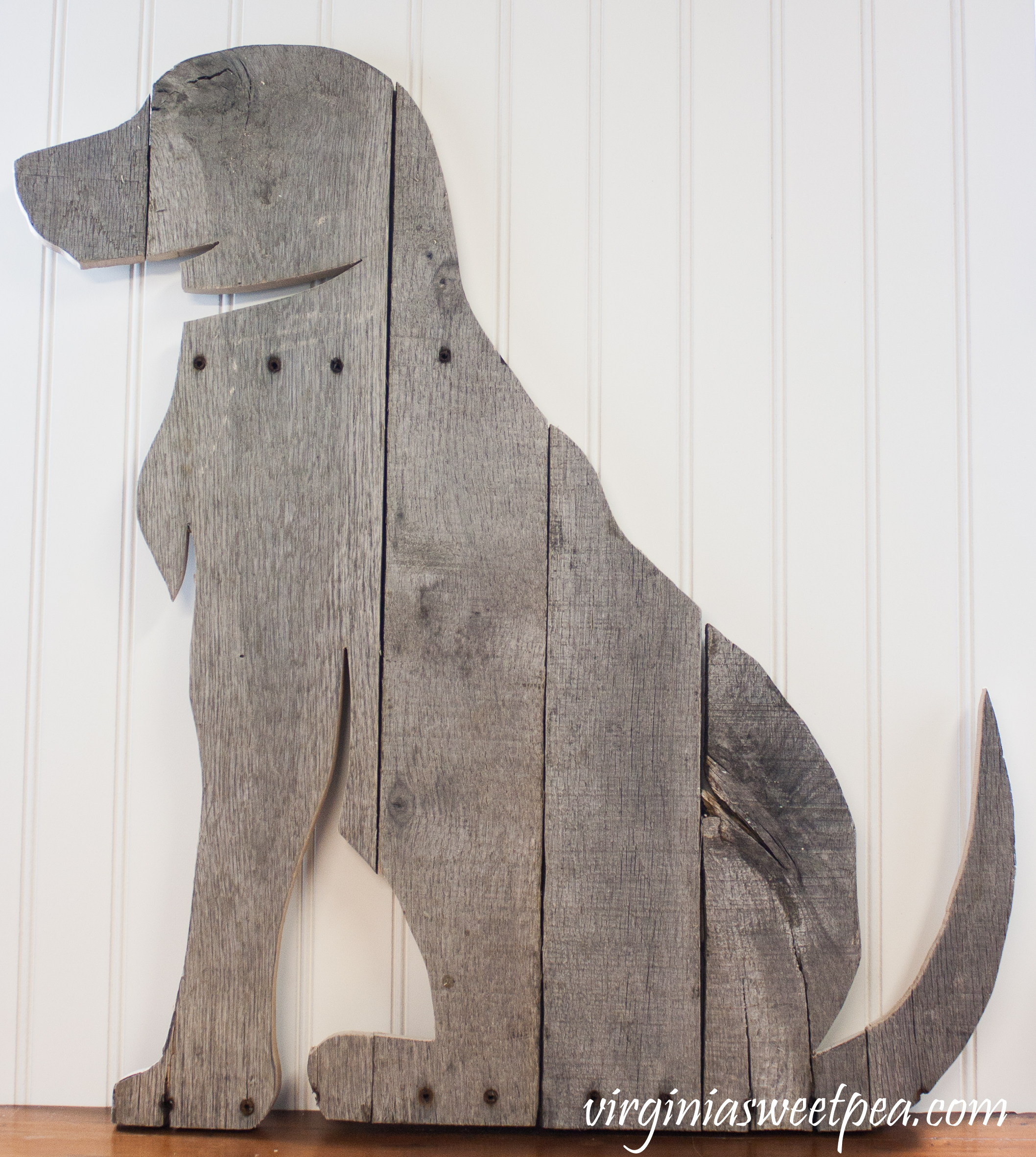 Use pallet wood to make a decorative dog to hang on a wall or display.