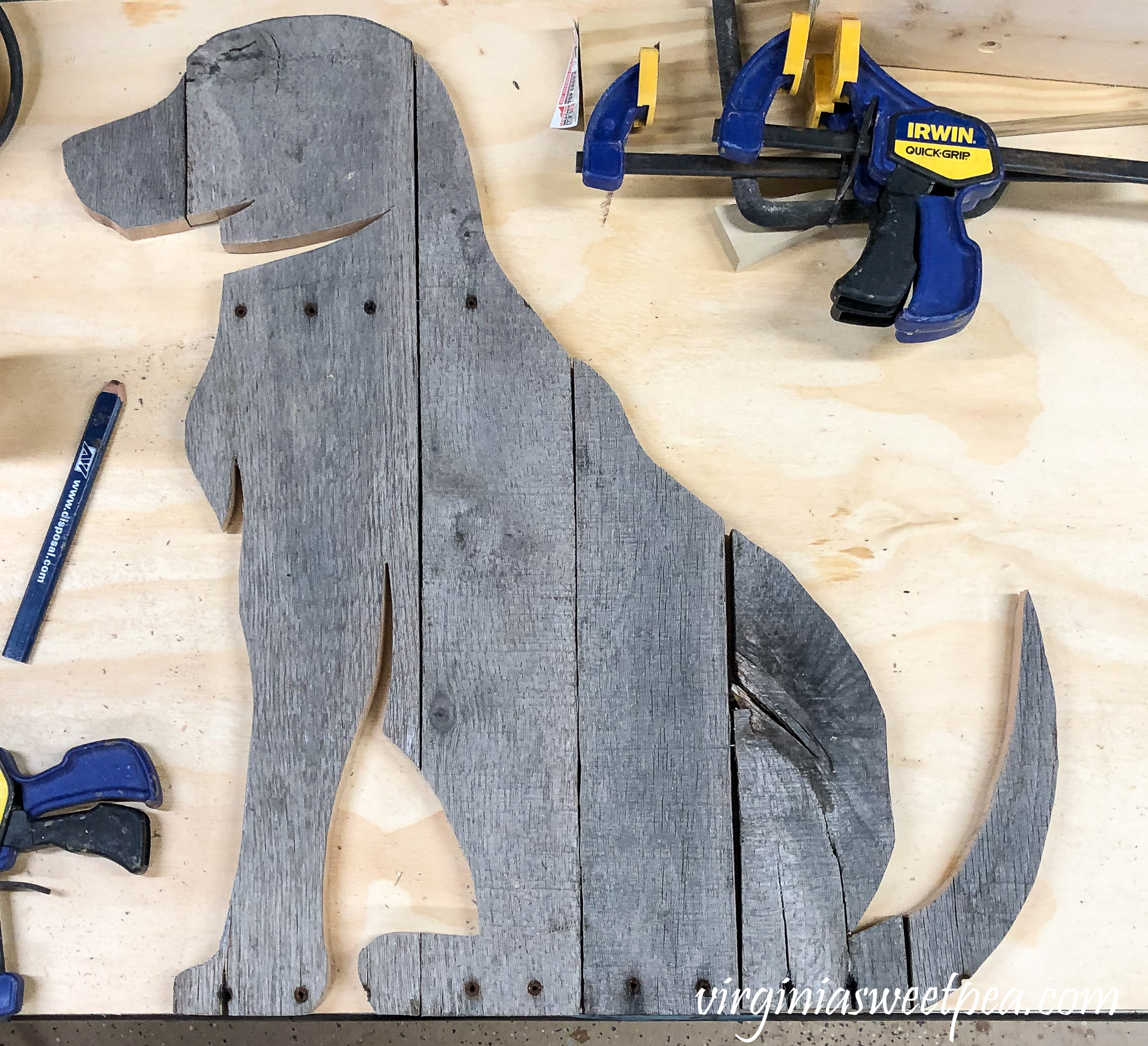 Pallet wood dog - Pieces cut out and ready to be attached together.