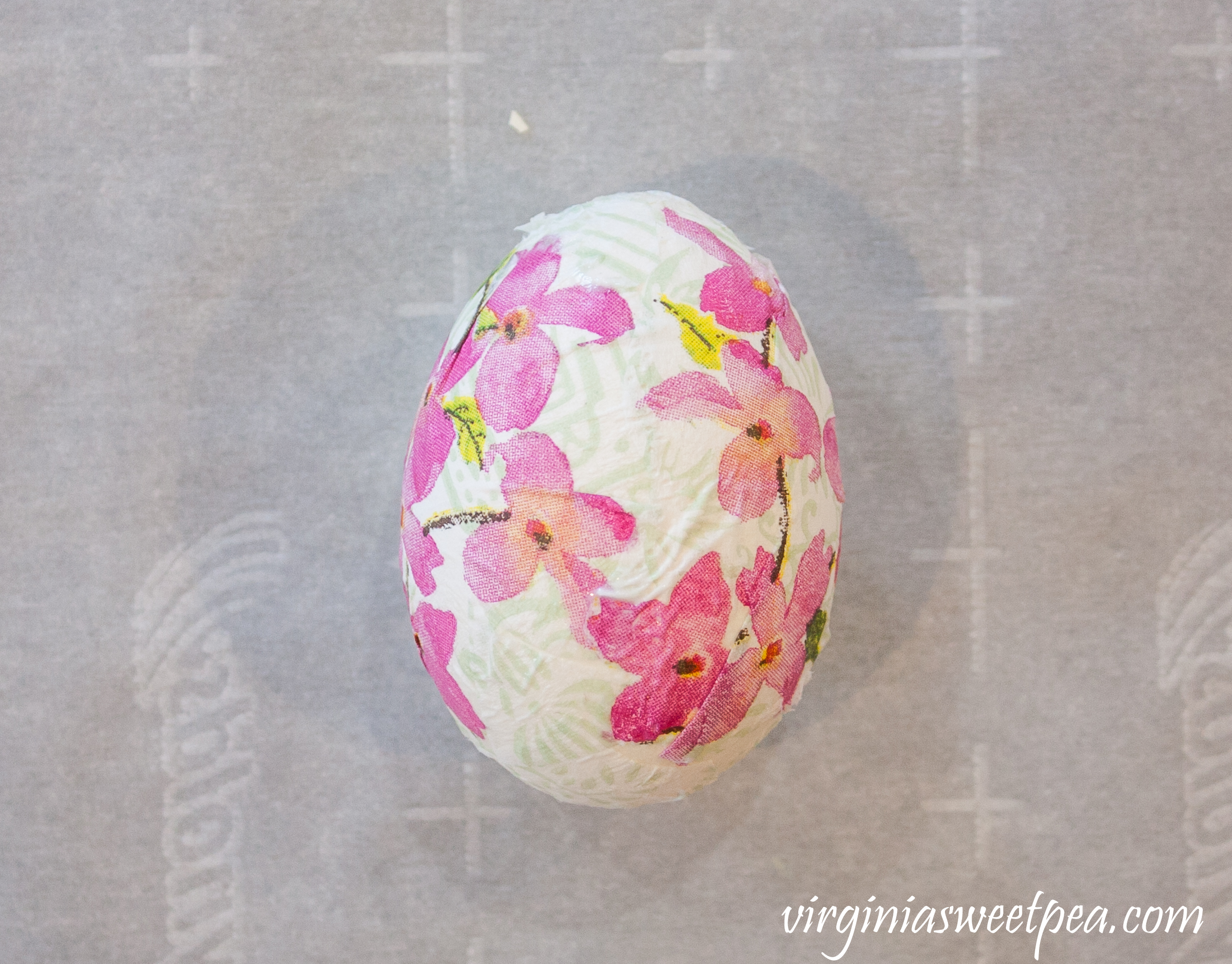 How to decoupage eggs with napkins for Easter