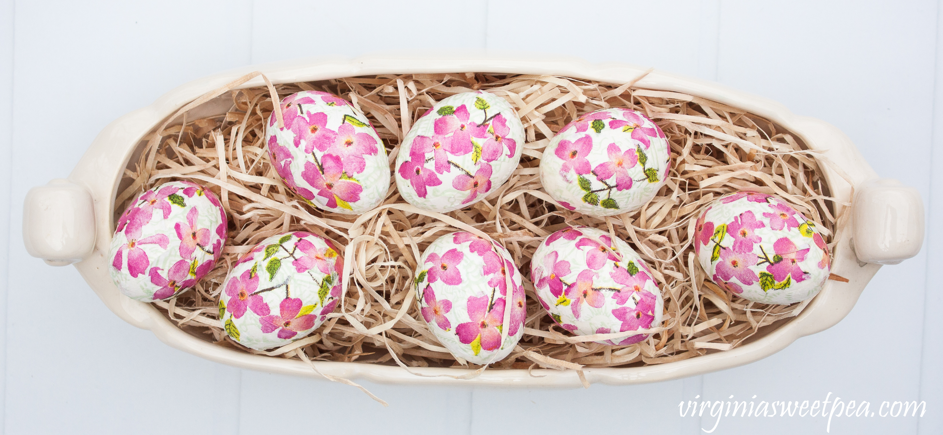 DIY Decoupaged Floral Easter Eggs - #easter #eastercraft #eastereggs #easterdecor #decoupage #decoupagedeggs