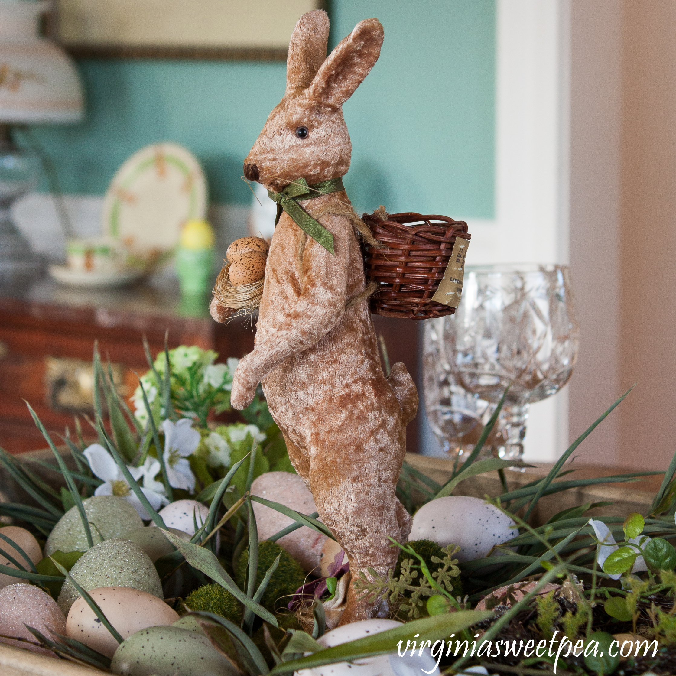 Farmhouse Style Easter Centerpiece - Learn how to make this centerpiece and get ideas for your Easter table. #easter #eastercenterpiece #rabbit #easterbunny #farmhouse #farmhousecenterpiece #eastertable