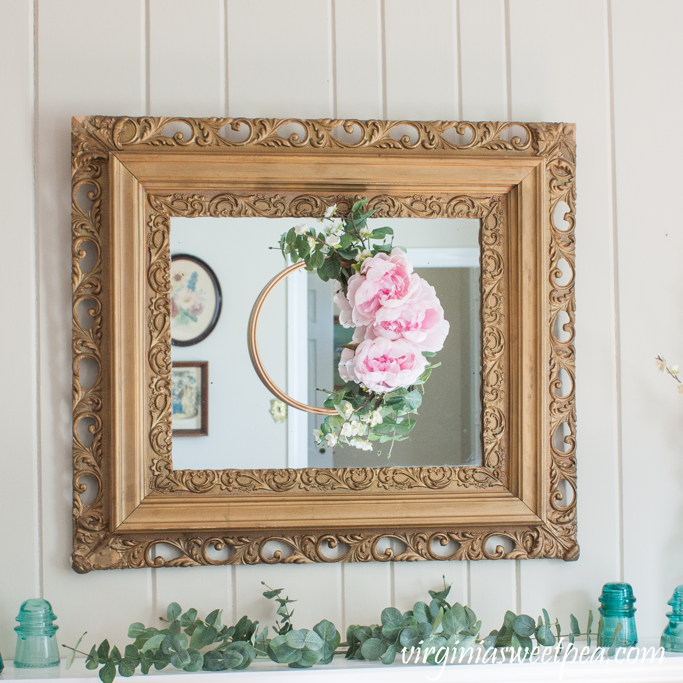 DIY Embroidery Hoop Wreath - Get the tutorial to make this wreath for your home. #wreath #springwreath #wreathtutorial #springcraft #springmantel