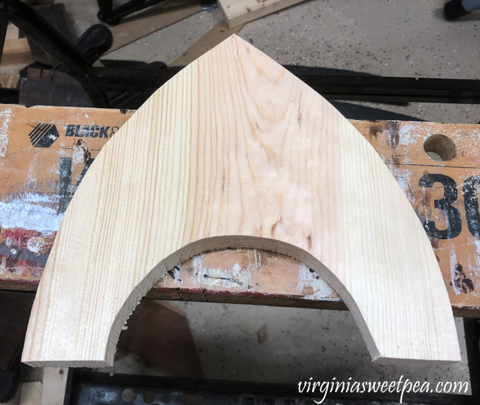 Step-by-step tutorial to make a wood plate stand.