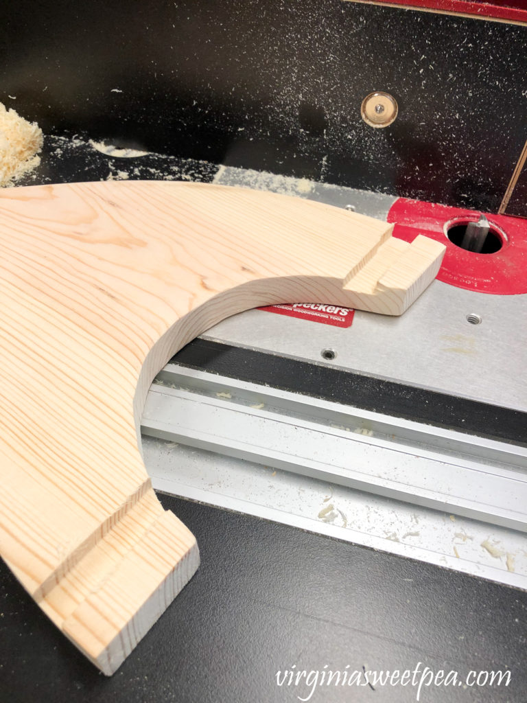 DIY Adjustable Wood Display Stand for Plates or Art Sweet Pea