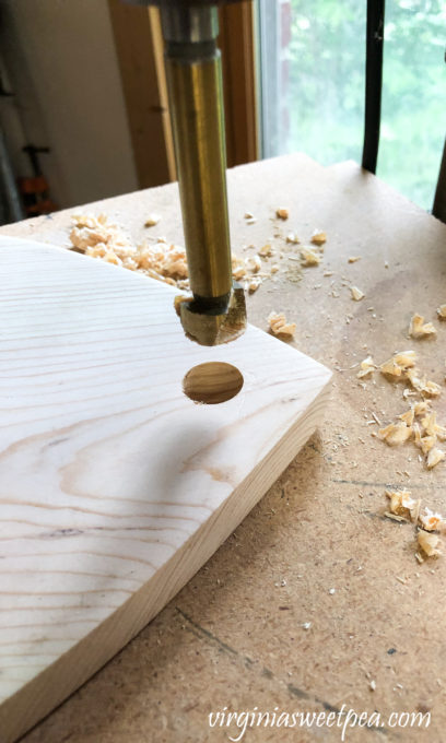 Step-by-step tutorial to make a wood plate stand.