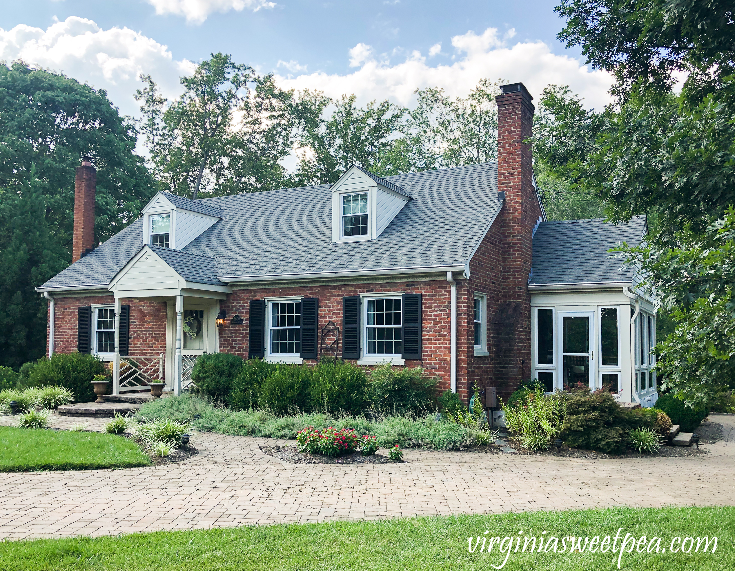 A home in Lynchburg, VA with replacement windows by Hometown Windows.