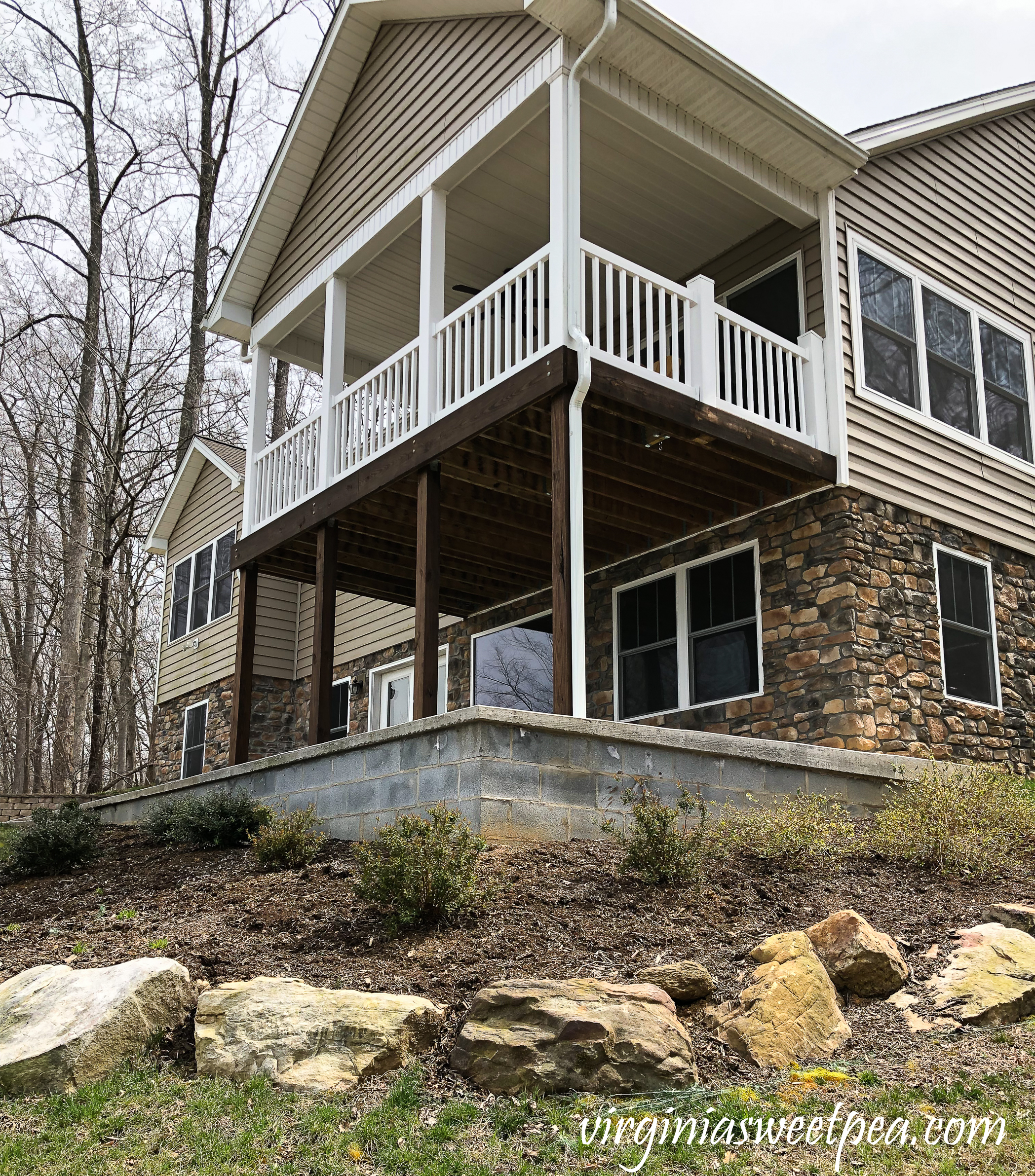 Patio with exposed concrete walls