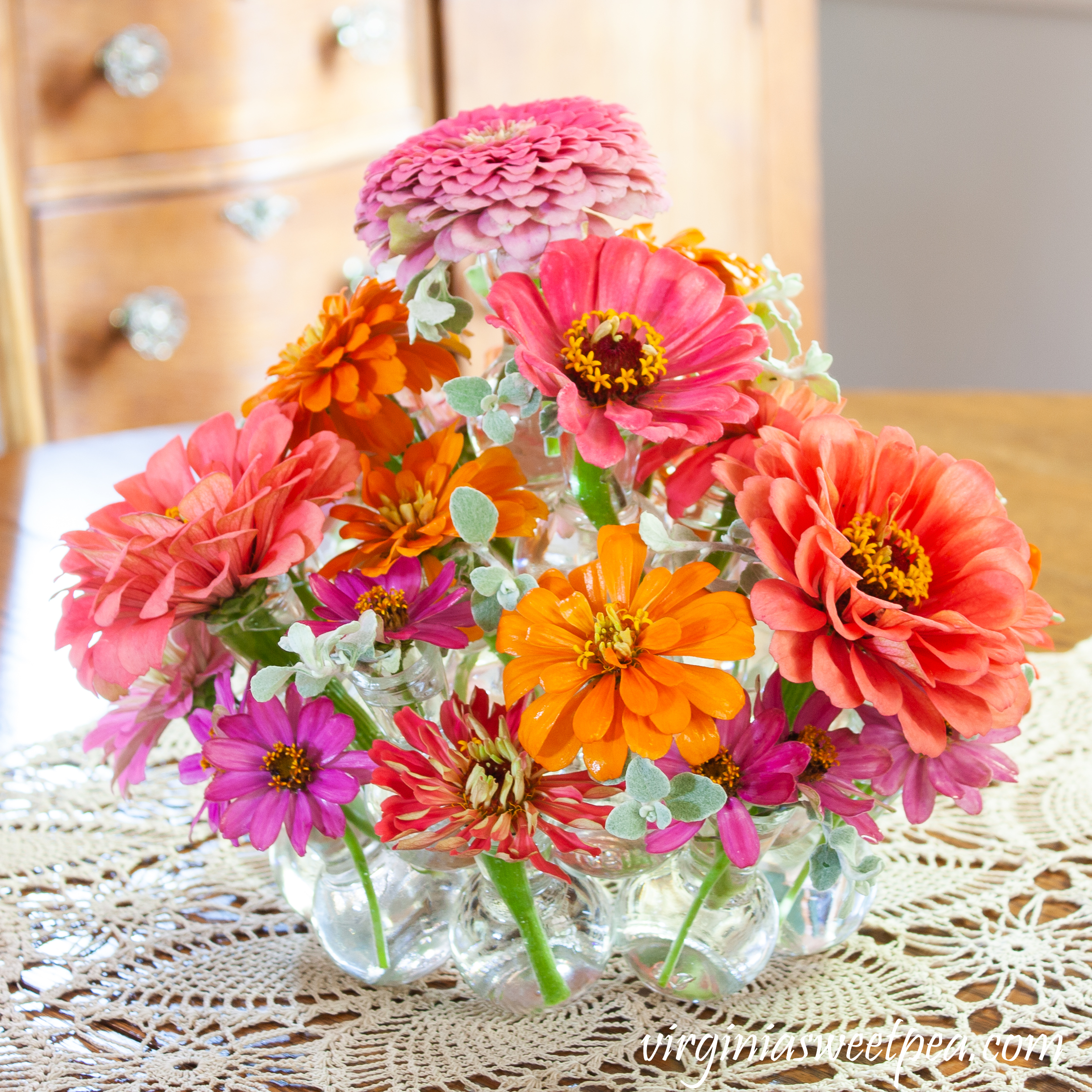 Step by step directions to make an easy summer centerpiece.