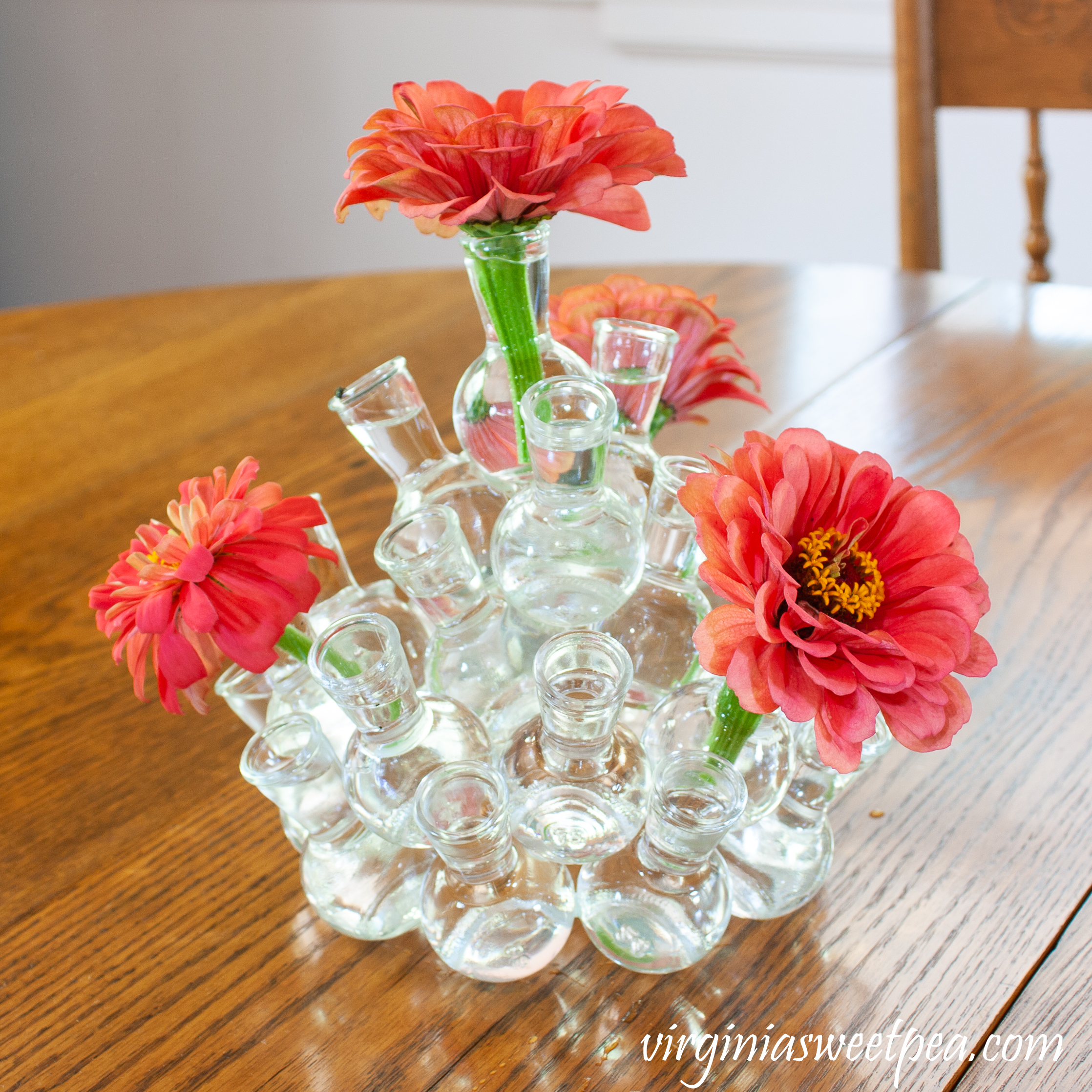 Step-by-step instructions to make an easy summer centerpiece.