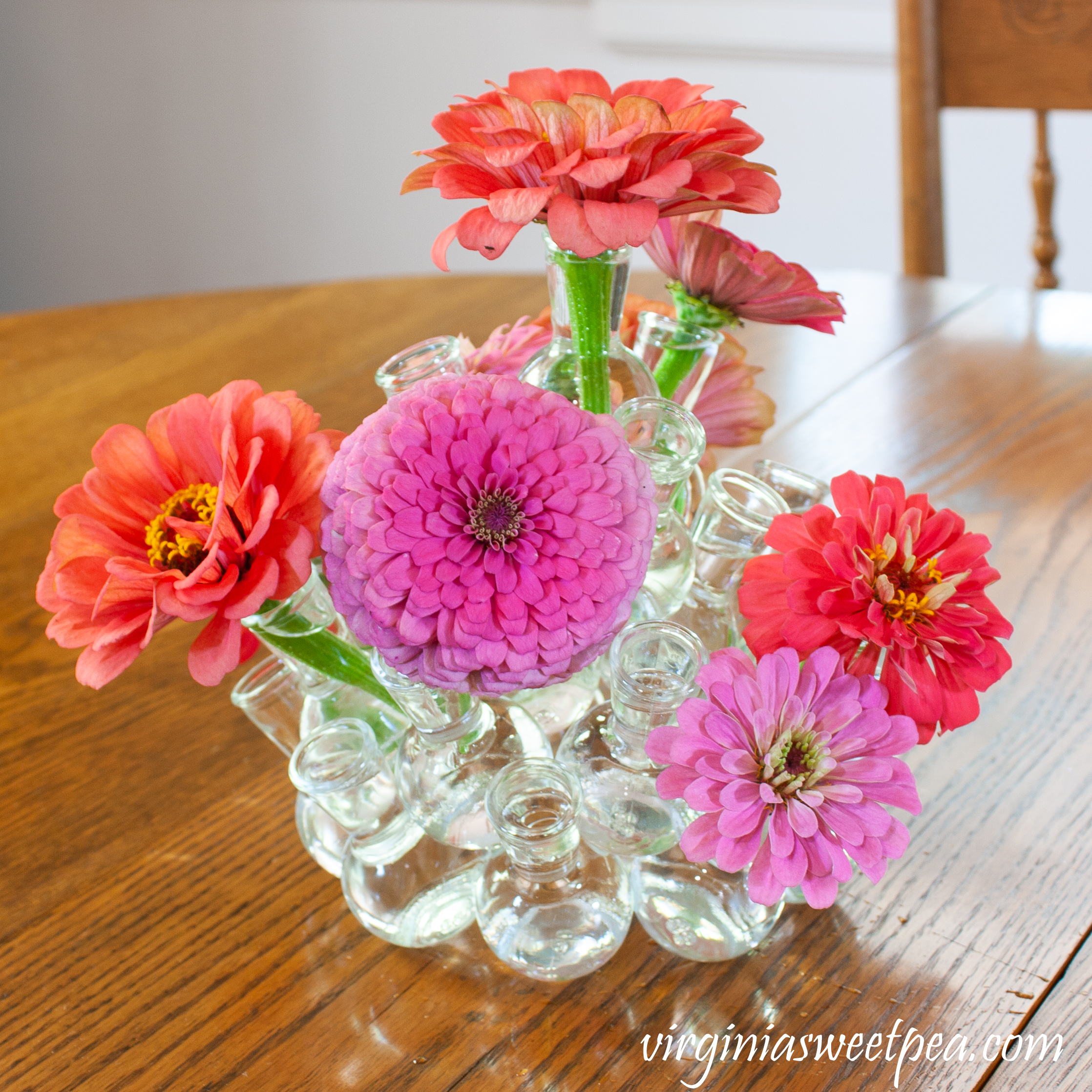 Step-by-step instructions to make an easy summer centerpiece.