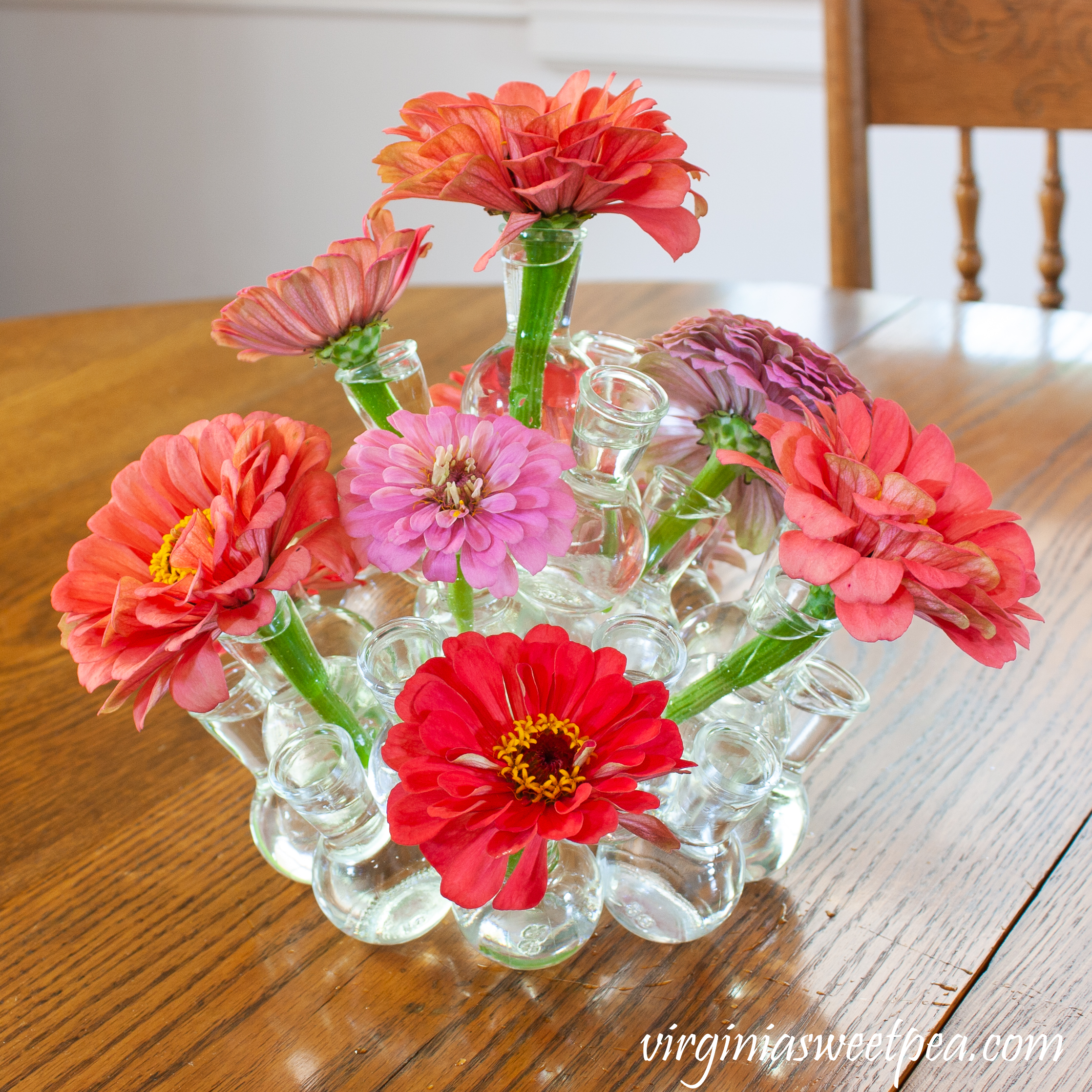 Step-by-step instructions to make an easy summer centerpiece.