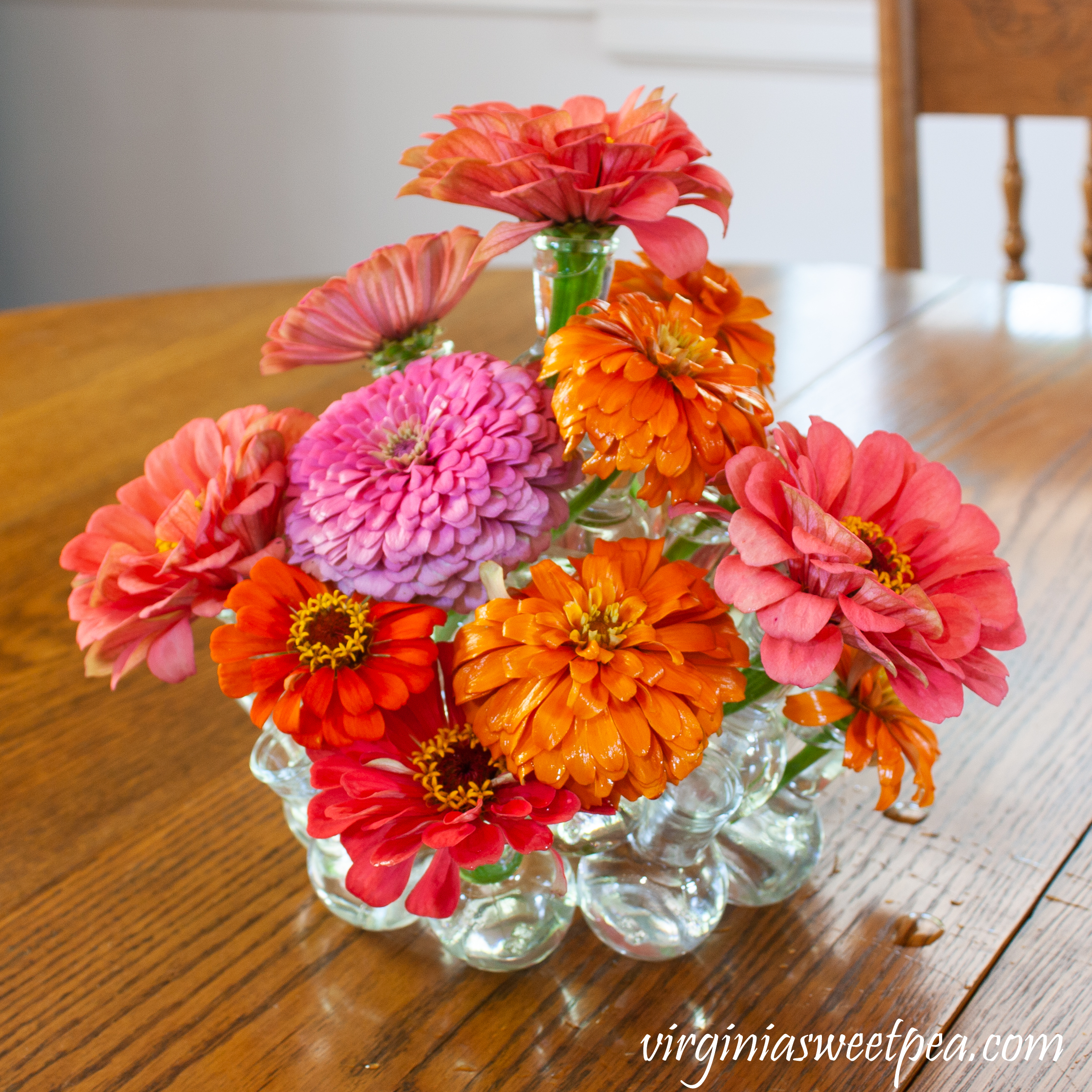 Step-by-step instructions to make an easy summer centerpiece.