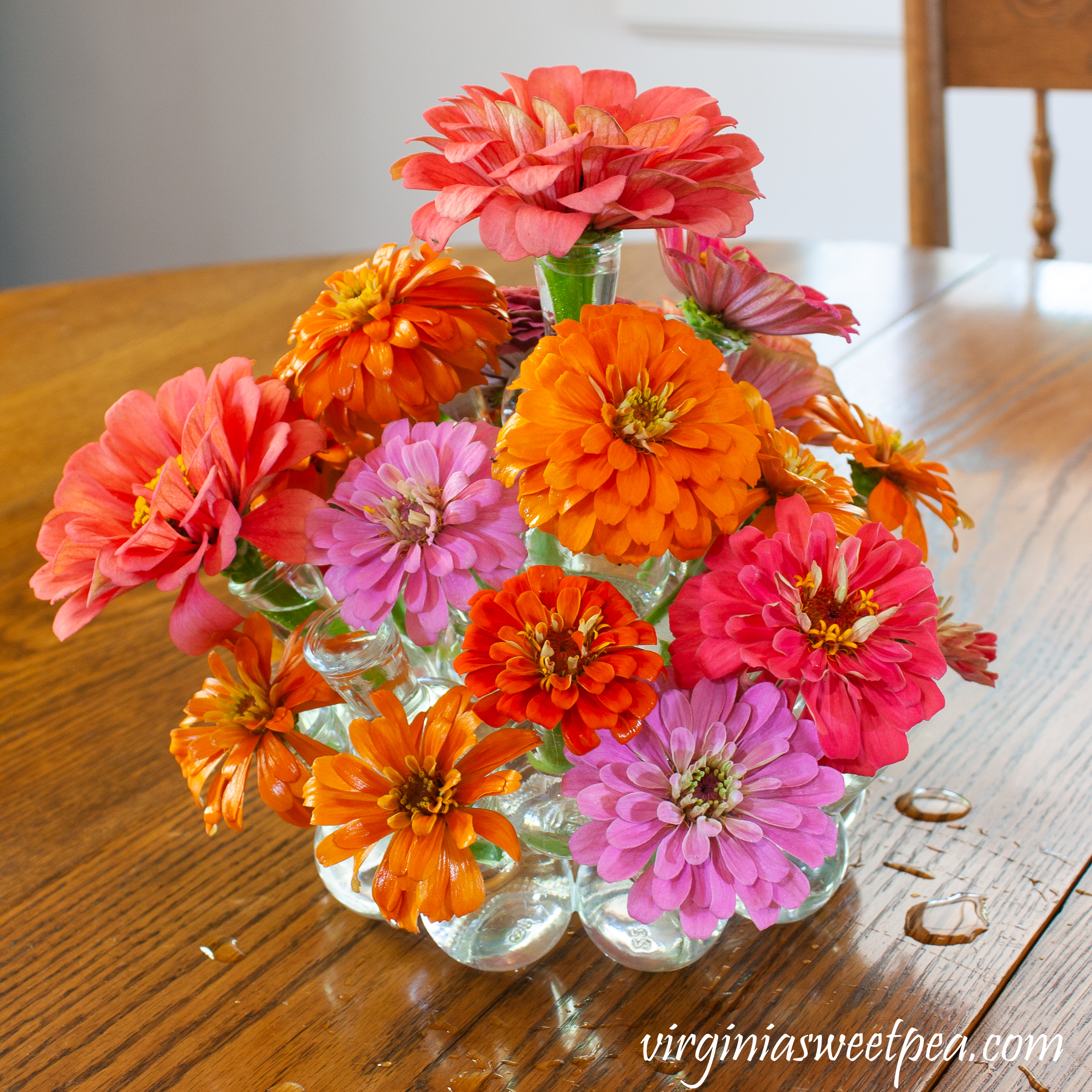 Step-by-step instructions to make an easy summer centerpiece.