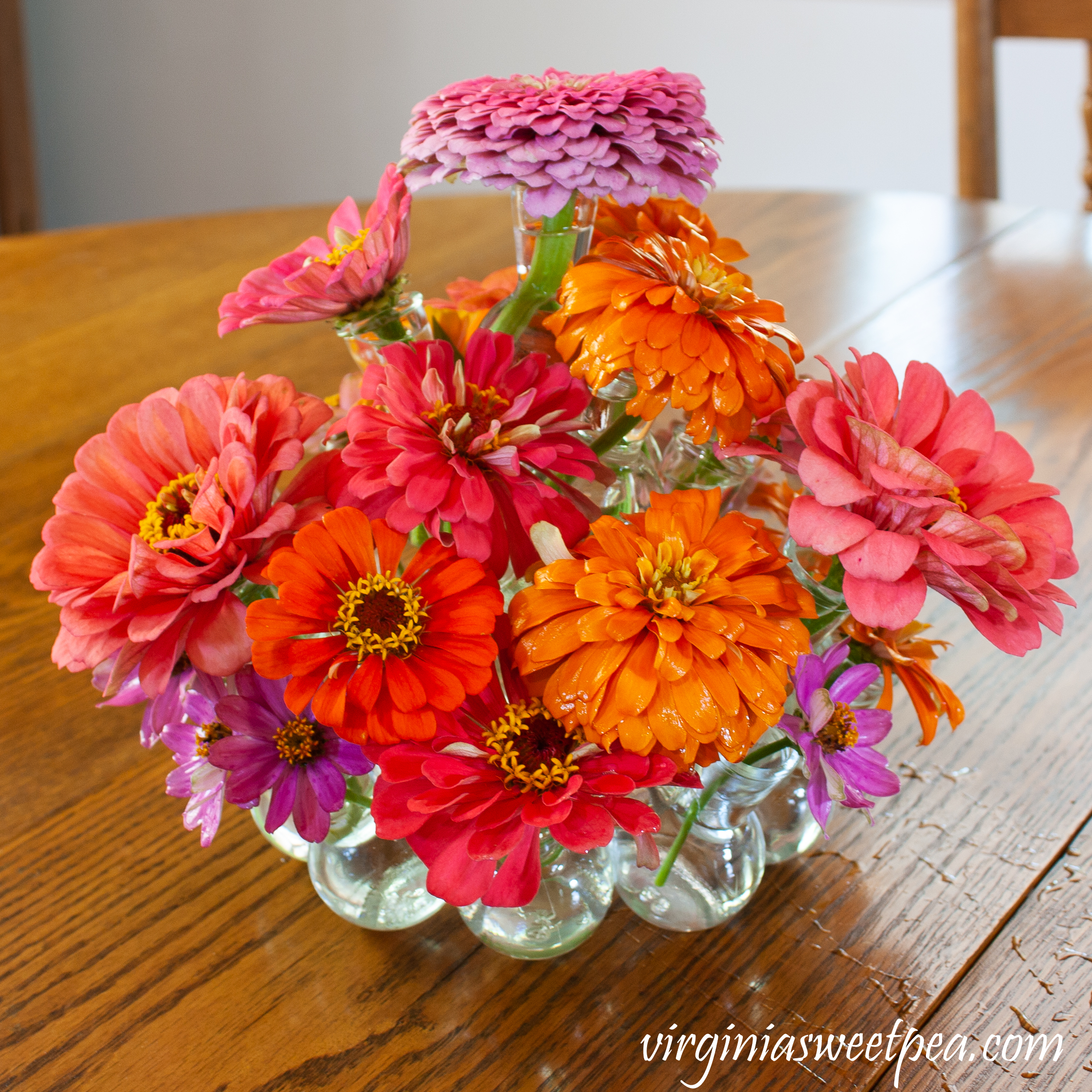 Step-by-step instructions to make an easy summer centerpiece.