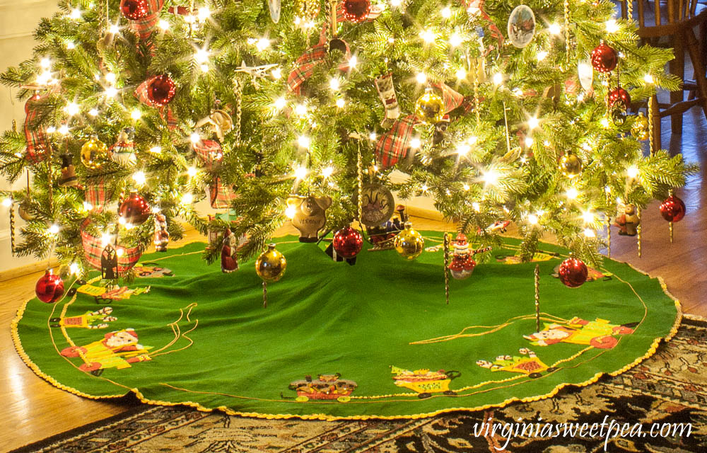 Santa Claus felt Christmas tree skirt made in the early 1970's