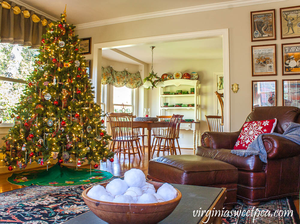 Family Room Decorated for Christmas with Vintage