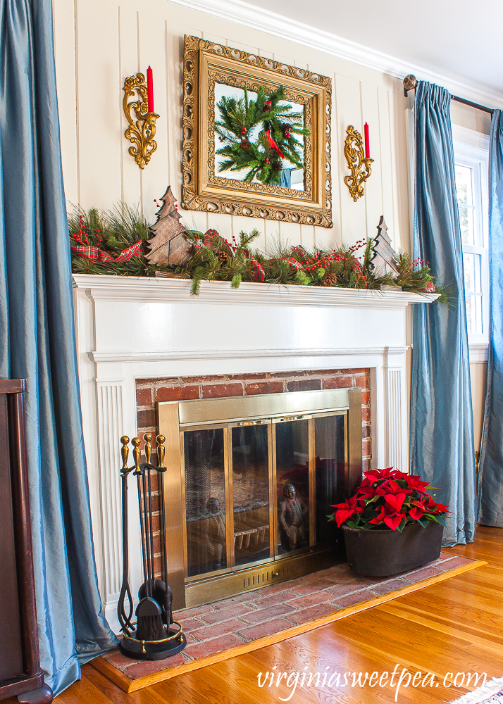 Warm and Rustic Christmas Mantel with Vintage Flair