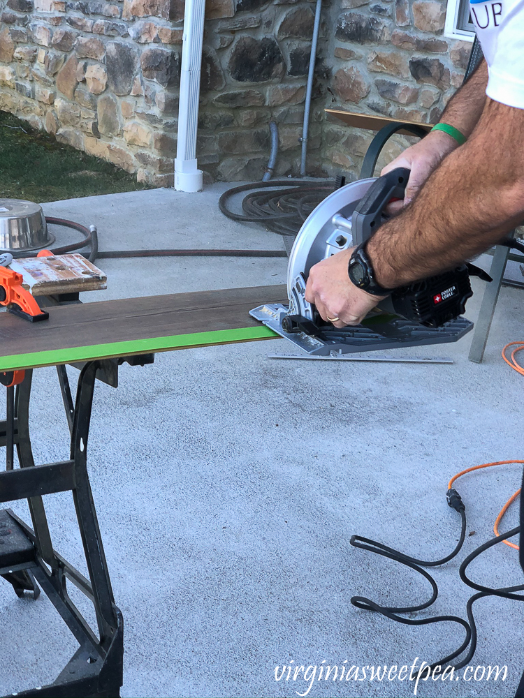 How to cut narrow strips of vinyl flooring