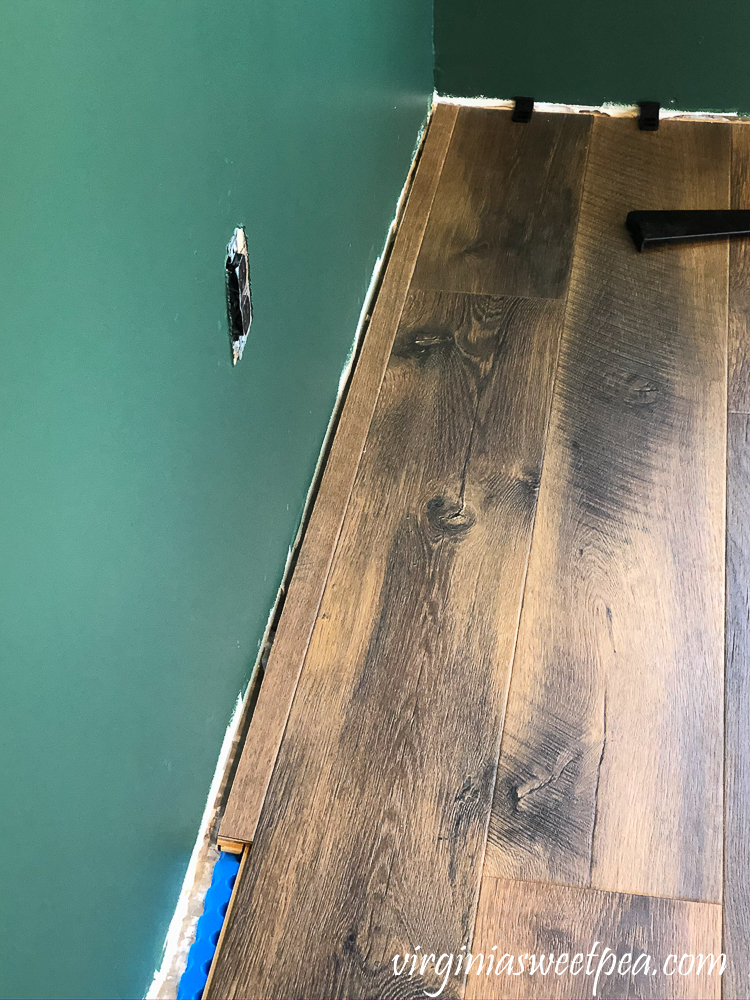 How to cut narrow strips of vinyl flooring