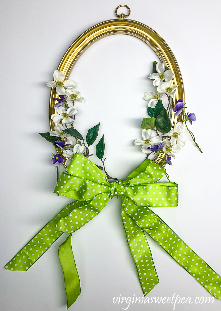 Wreath made with an oval picture frame