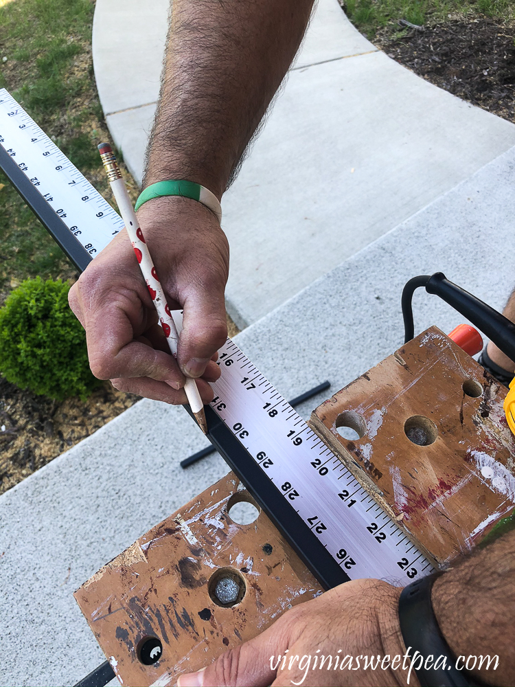 Installing metal balusters on a staircase