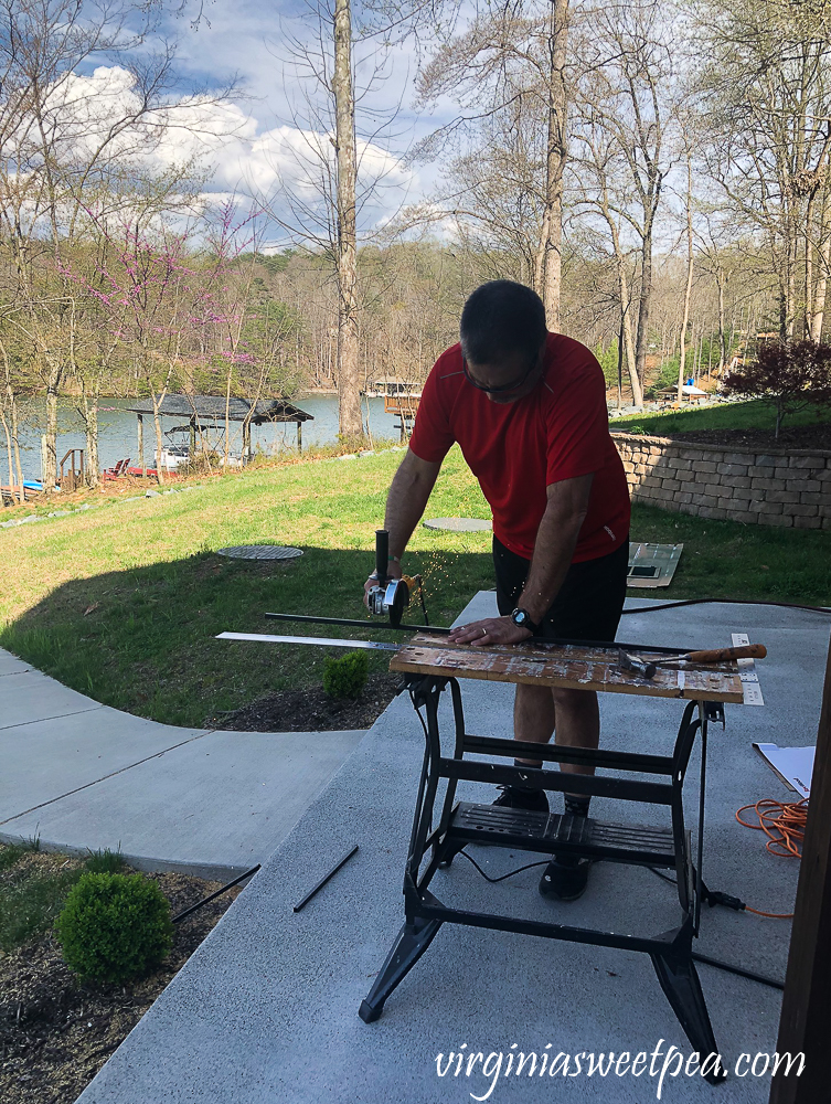 Installing metal balusters on a staircase