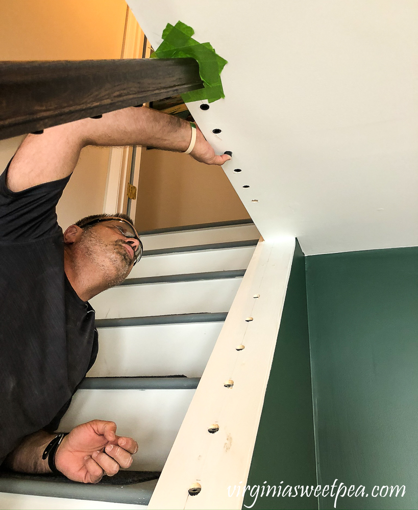 Installing metal balusters on a staircase