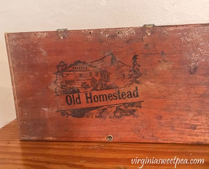 Old Homestead Vintage Cigar Box