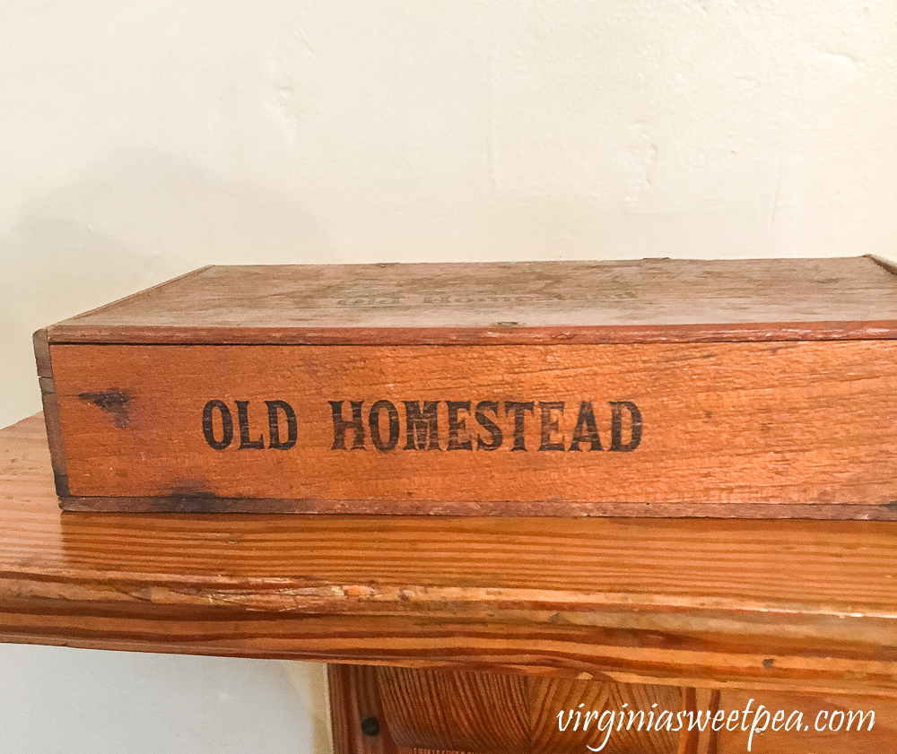 Old Homestead Vintage Cigar Box