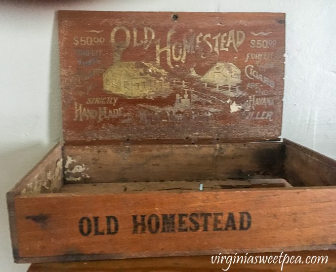 Old Homestead Vintage Cigar Box