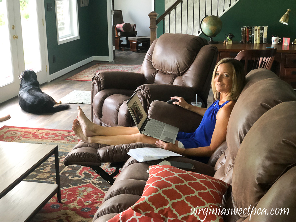 Blogging from a family room at Smith Mountain Lake, VA