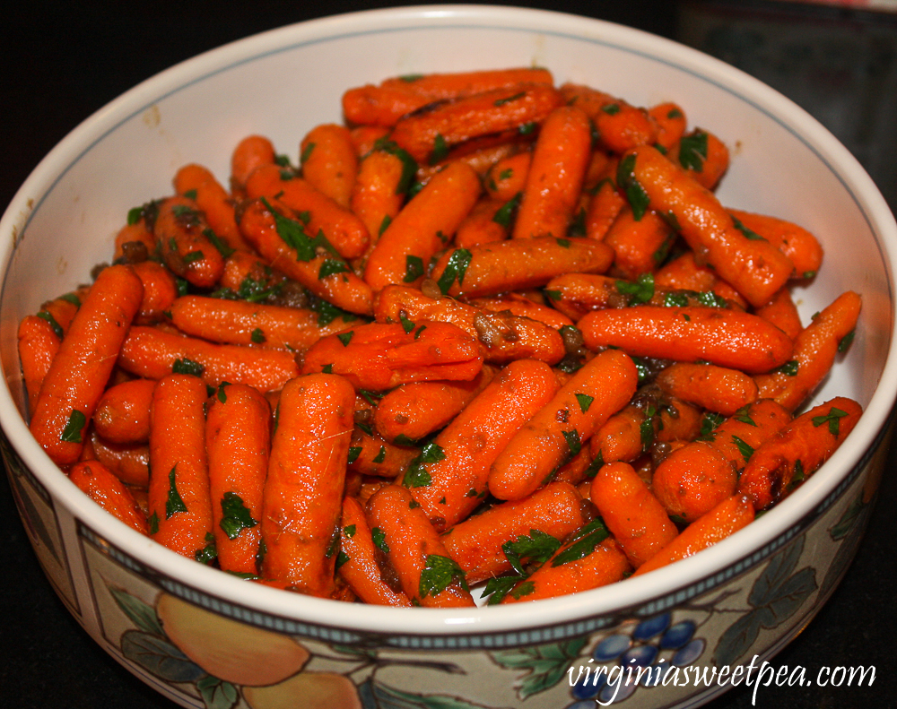 Roasted carrots with an anchovie and garlic sauce with parsley