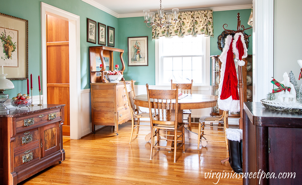 Dining Room Christmas Decorations