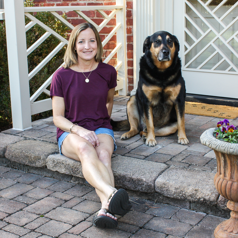 Stitch Fix Review - Corinne Performance Cross Back Tee with Just Black High Rise Fray Hem Short