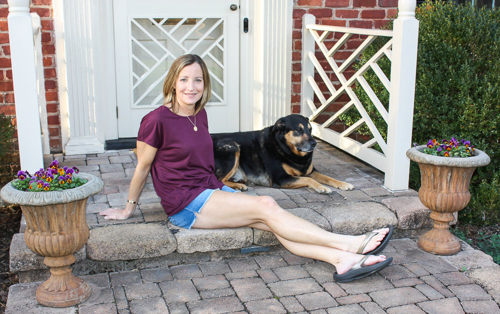 Stitch Fix Review - Corinne Performance Cross Back Tee with Just Black High Rise Fray Hem Short