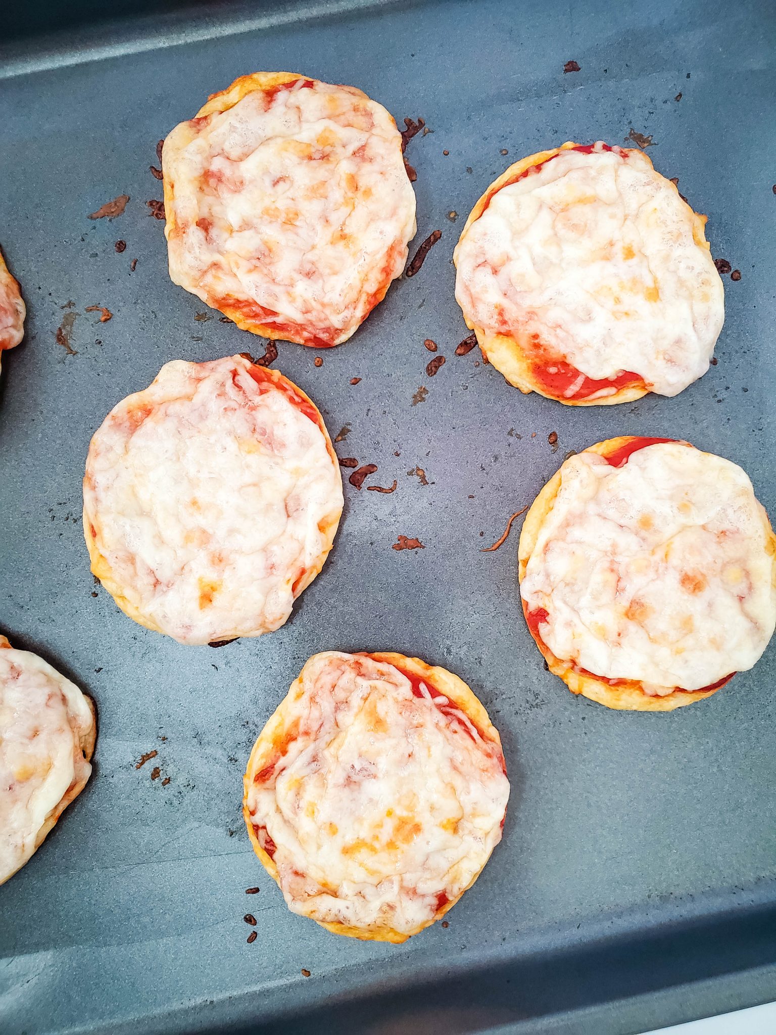 Easy Halloween Spider Mini Pizza Bites