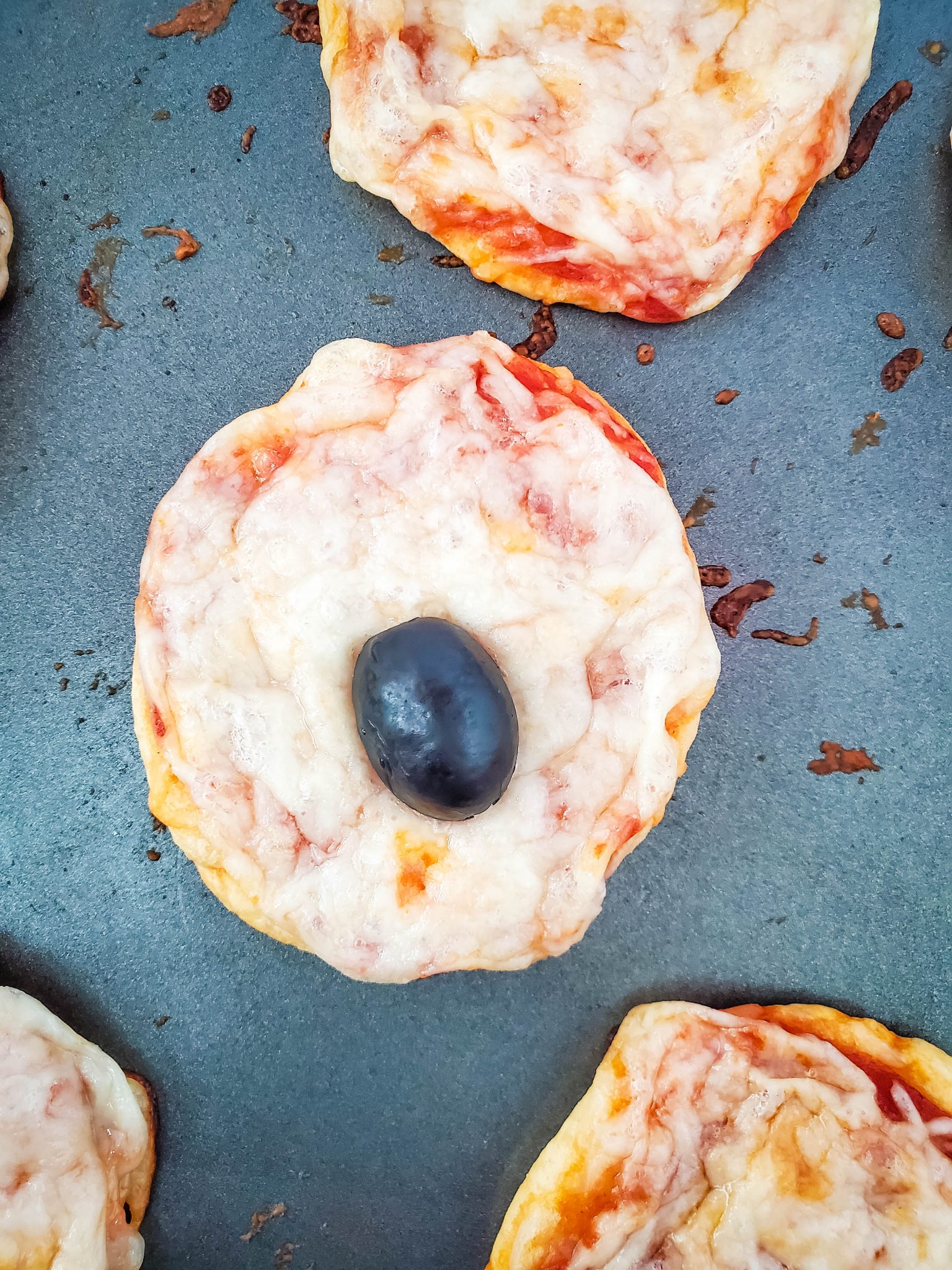 Easy Halloween Spider Mini Pizza Bites